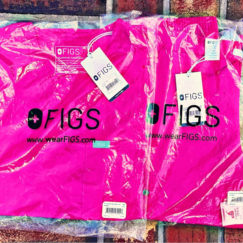 Figs set, hot pink, Catalina top XS, Yola bottoms XS